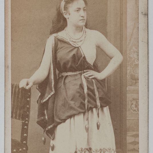 Portrait de Narel, actrice vers 1880.