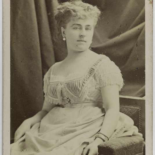Portrait d'Adeline Blanche Pierson, (1842-1919), (actrice)