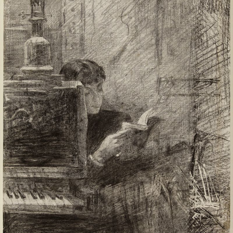 Femme lisant à l'angle d'un piano