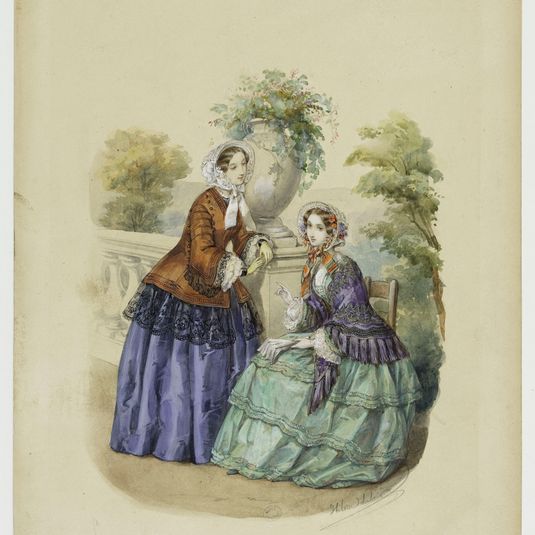 Deux femmes en robes et coiffes dans un jardin