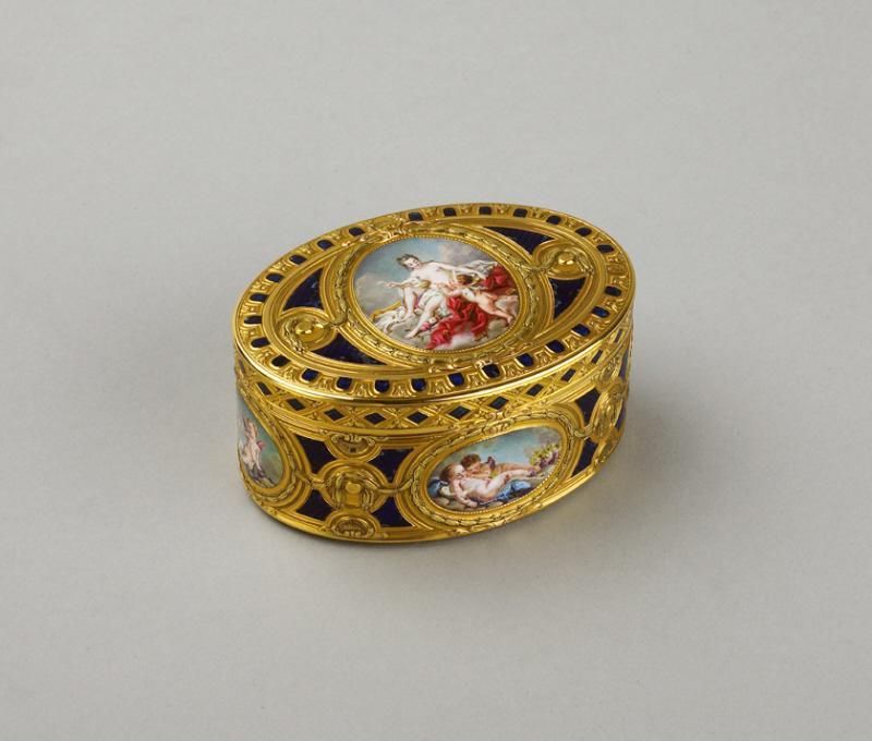 Snuff box