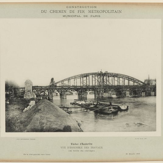 Construction du métro- Viaduc d'Austerlitz, vue d'ensemble des travaux la veille du clavage, de la rive gauche vers l'aval, 13ème arrondissement, Paris.