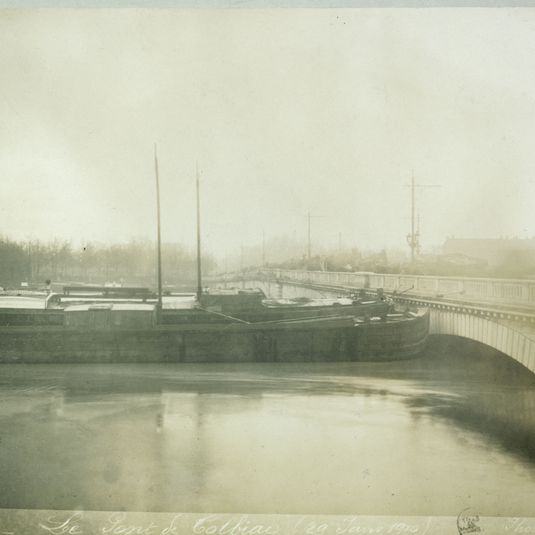 Crue de la Seine. Pont de Tolbiac, 12ème et 13ème arrondissements, Paris, le 29 janvier 1910.