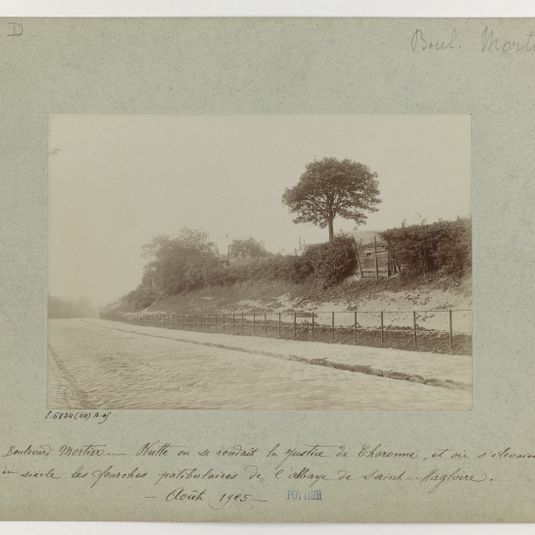 Butte où se rendait la justice de Charonne, boulevard Mortier, 20ème arrondissement, Paris