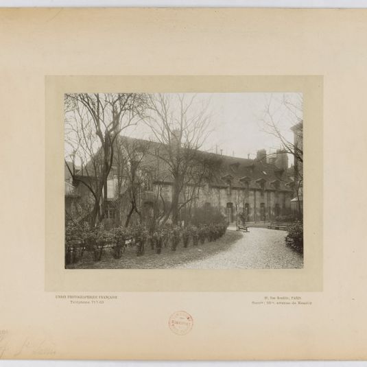 Jardin intérieur, hôpital Saint-Louis, 10ème arrondissement, Paris.