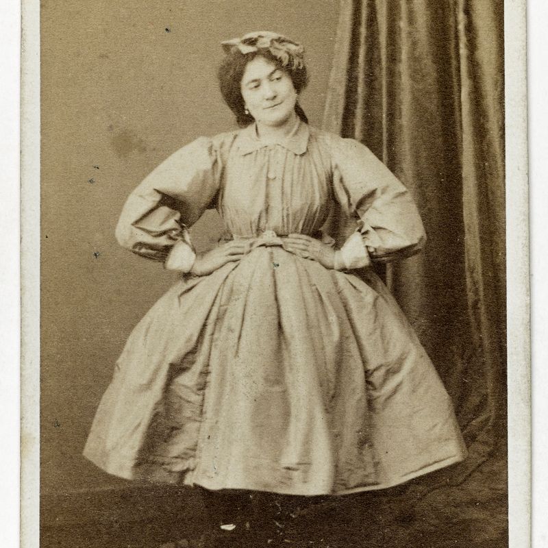 Portrait d'Armande Morel, actrice de théâtre.