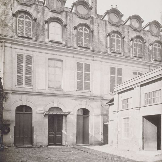 Ensemble de la façade sur cour, 3 rue du Pont-de-Lodi, 6ème arrondissement, Paris. 9 août 1917.