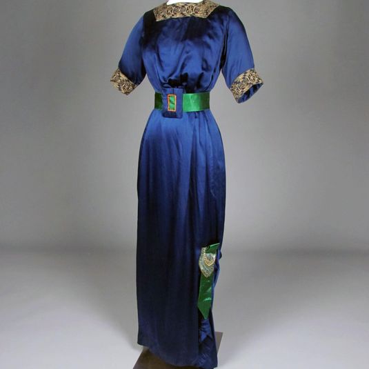Dress (2009.42)
