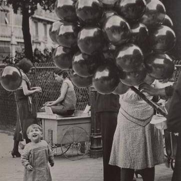 La marchande de ballons (Balloon Seller)