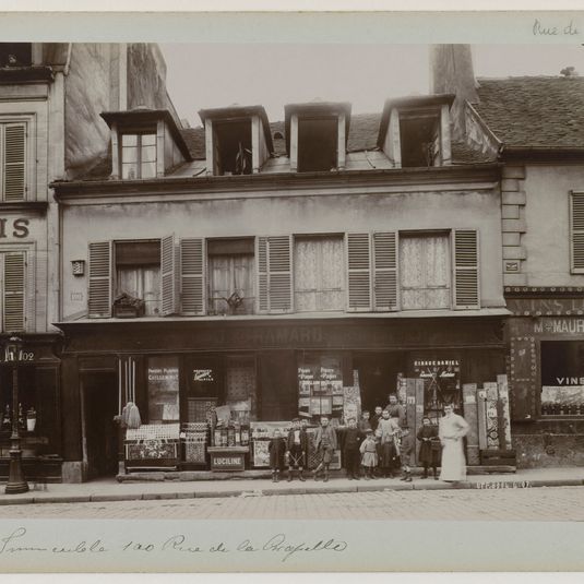 Rue de la Chapelle nº100, 18ème arrondissement, Paris.