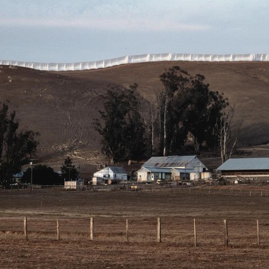 Running Fence, Sonoma and Marin Counties, California, 1972-76, Segment 17