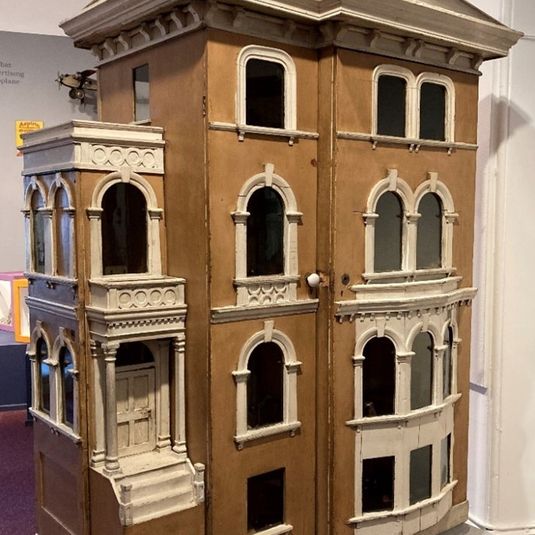 Stop 9: The Doll's House