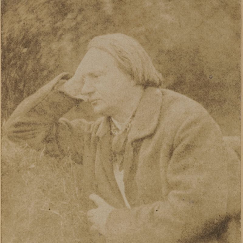 Victor Hugo, profil gauche, accoudé à un muret