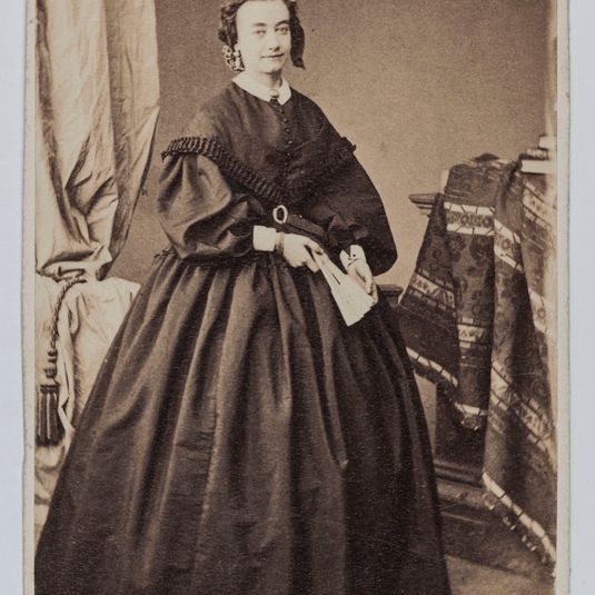 Portrait de Mademoiselle Prost, actrice et chanteuse à l'Opéra Comique.
