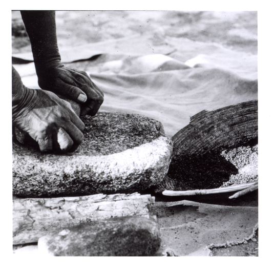Using Manos and Metates