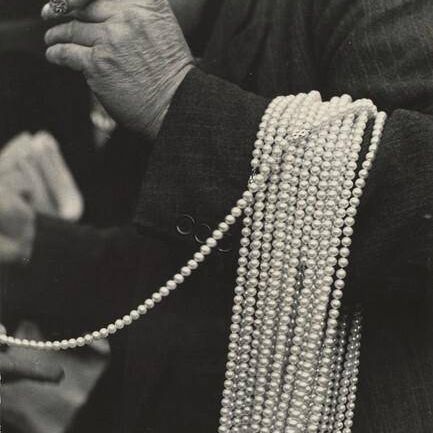 Pearl Seller