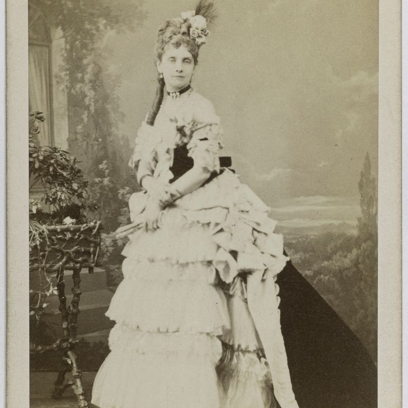 Portrait de le comtesse Mélanie de Pourtalès, (née Mélanie Renouard de Bussière), (1836-1914), (dame de la Cour, comédienne)