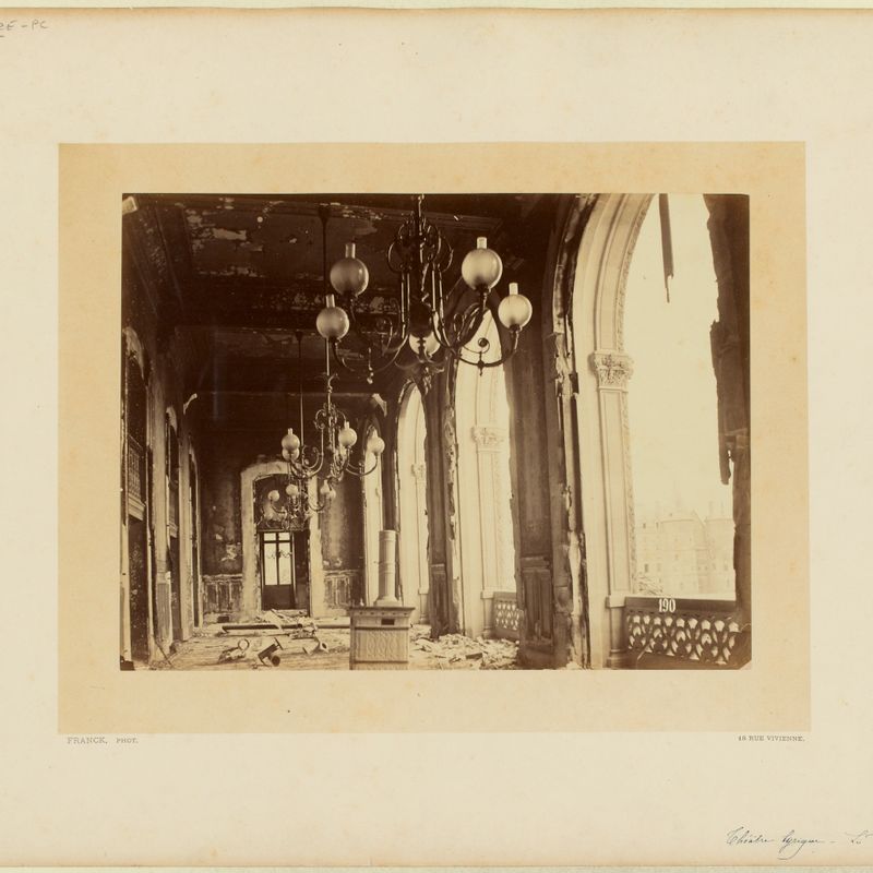Photographies des ruines de la Commune : Théâtre lyrique - Le Foyer.