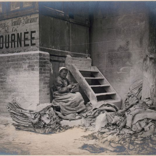 Recouseuse de sacs de plâtre