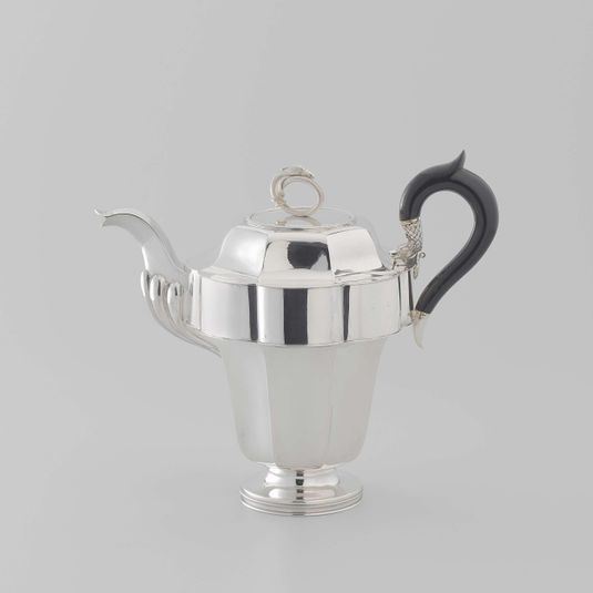Coffee pot