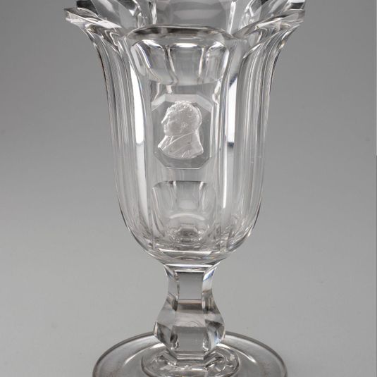 Marquis De Lafayette Sulphide Vase