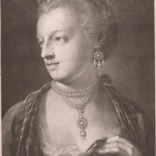 Lady, elegantly attired