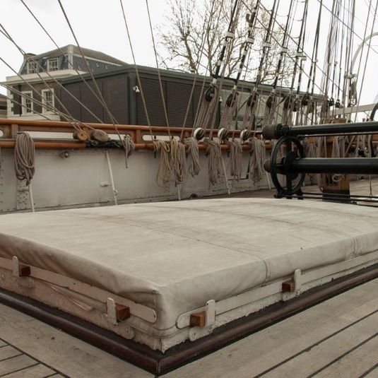 18. Main cargo hatch