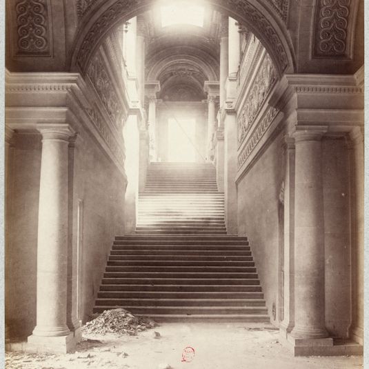 Palais des Tuileries, escalier d'honneur, 1er arrondissement, Paris. Juillet 1871.