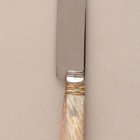 Dessert knife
