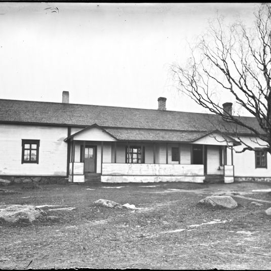 Kellosalmen Kartano / Sosiaalinen piiri ja paikallispolitiikka