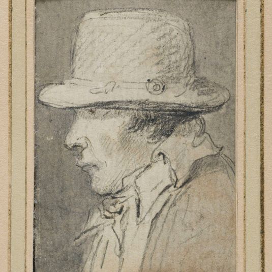 Portrait d'homme portant un chapeau avec une cocarde, profil gauche